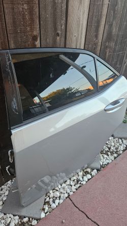 TOYOTA COROLLA DRIVER SIDE REAR DOOR