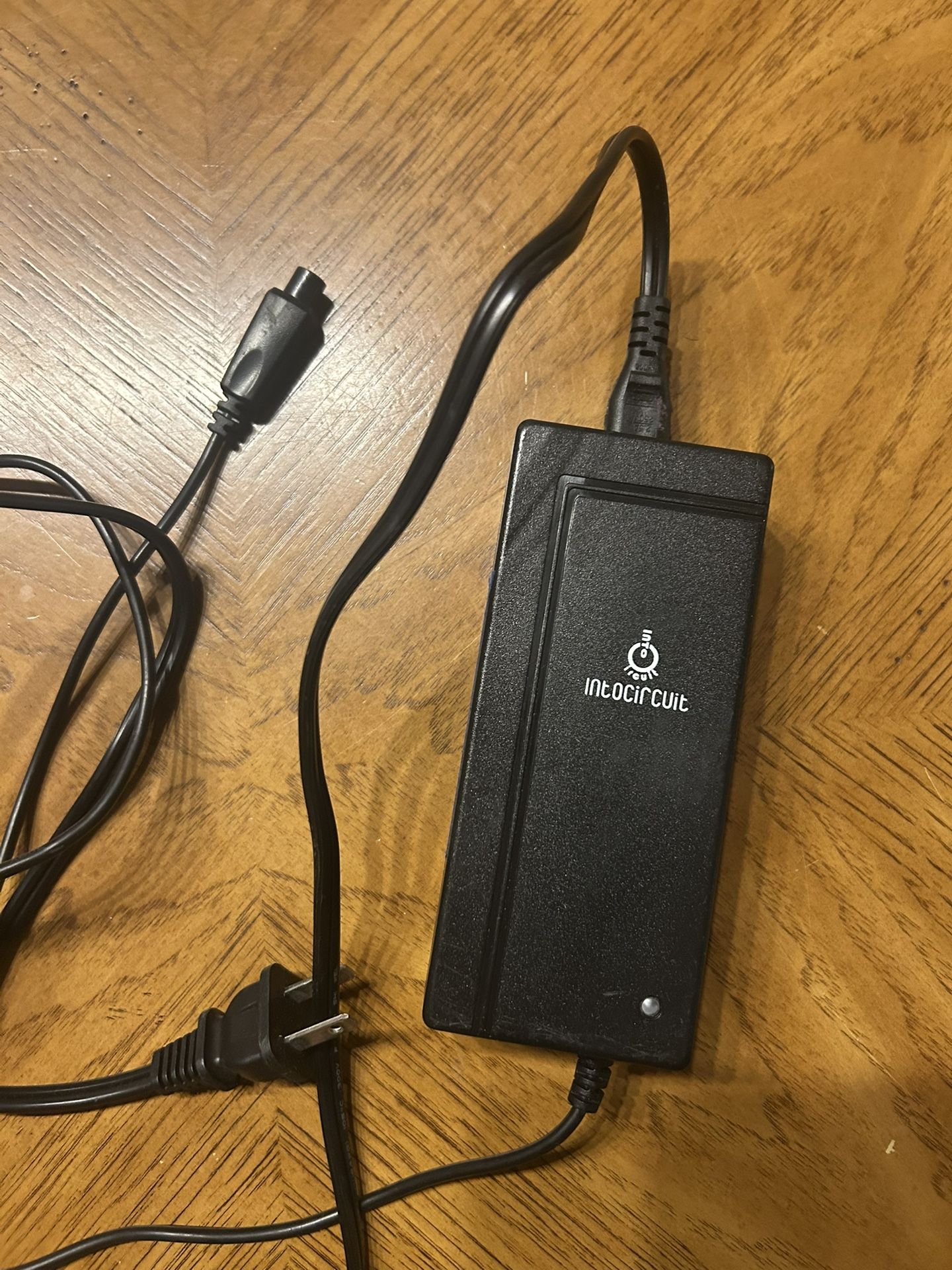 Intocircuit Wall Charger 42v 2.0A model CP4220