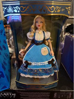 D23 Alice doll limited edition Disney in hand