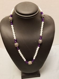 NEW NEW Classic beaded necklace