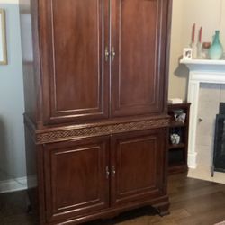 Armoire/Entertainment Center