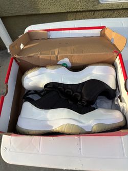 Jordan 11 retro low toxedo