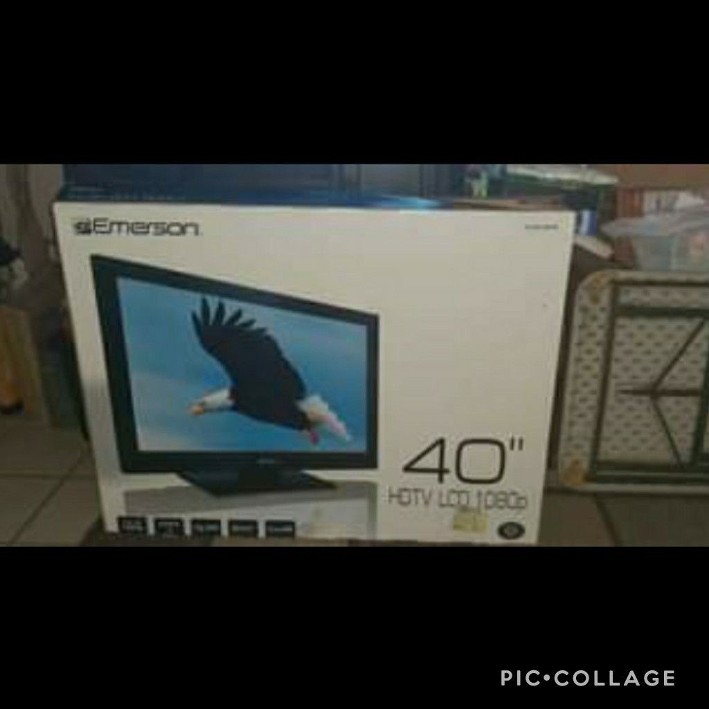Emerson TV 40 inch like new !!
