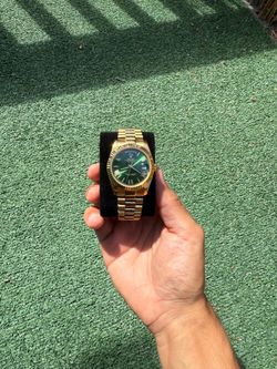 New green dail watch