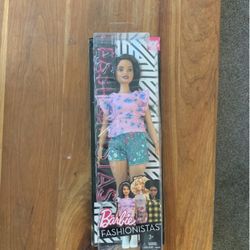 Barbie Fashionista #78 Curvy Floral Frills