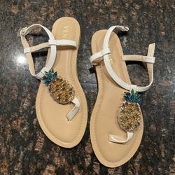 Size 7.5 Pineapple Sandals