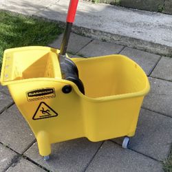 Rubbermaid Mop Bucket with Wringer