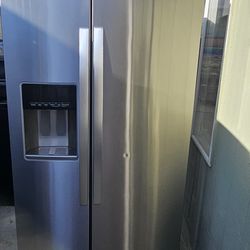 Whirlpool 2020 Stainless steel side-by-side refrigerator fully functional