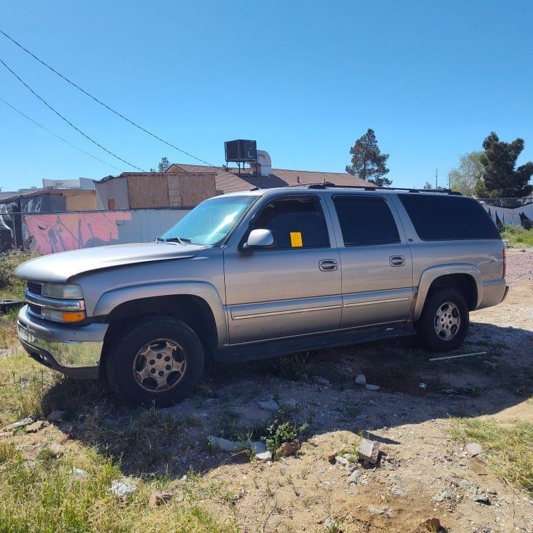 Parts ONLY off 02 Suburban 2wd, Lots Of Good Parts 