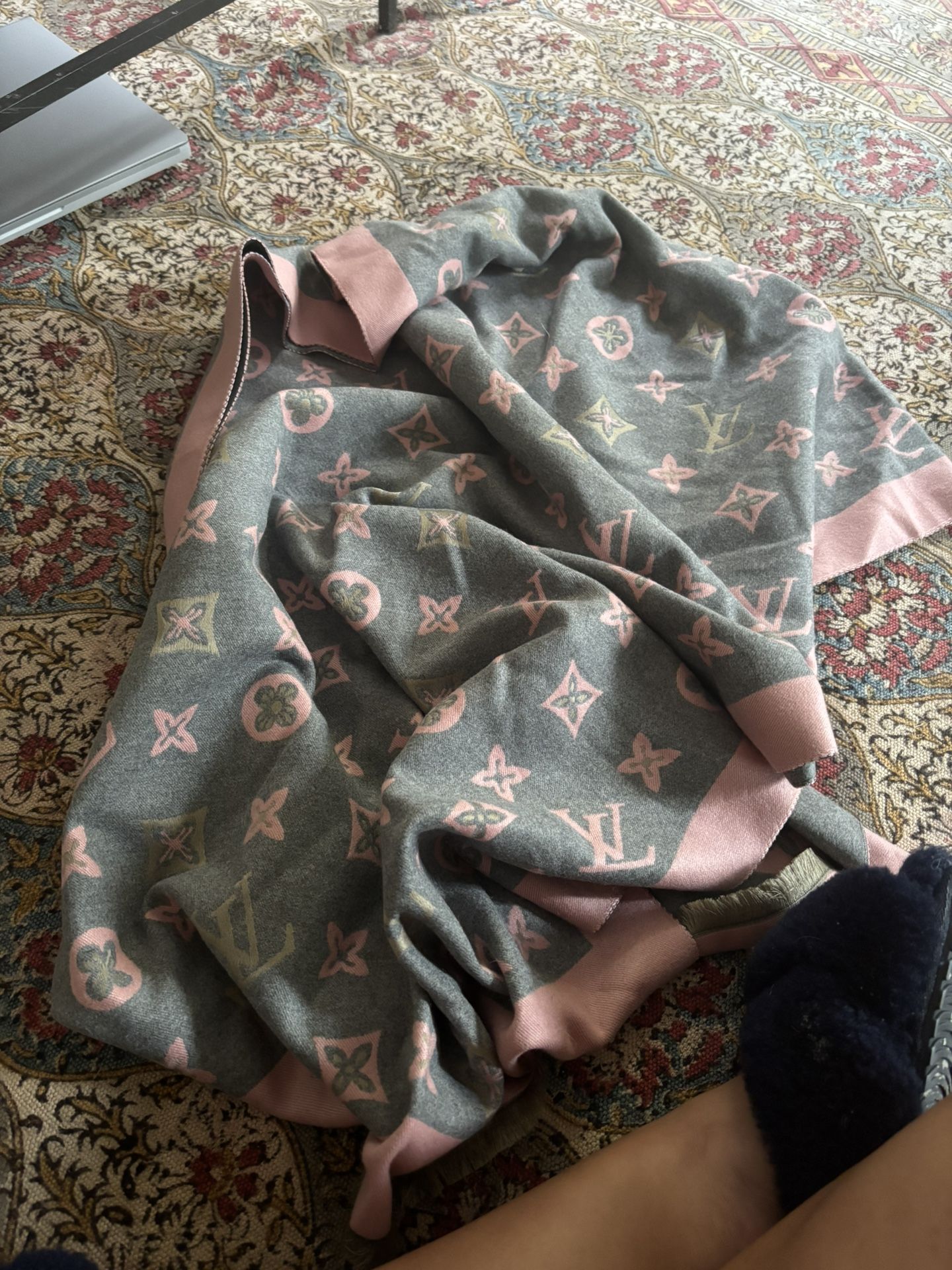 LOW PRICE MOVING- L V MASSIVE SCARF SHAWL