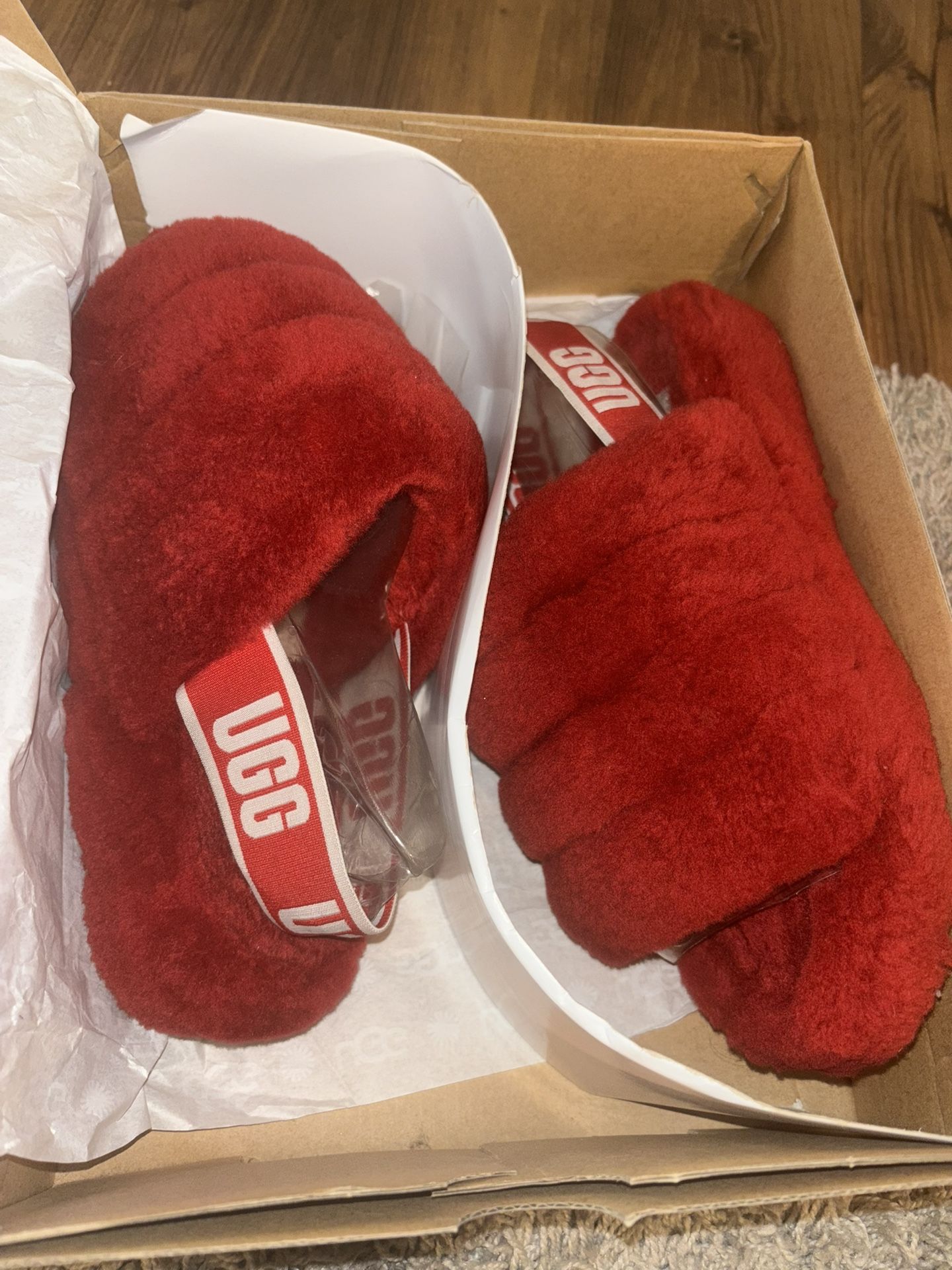 UGG FLUFF SLIDES 