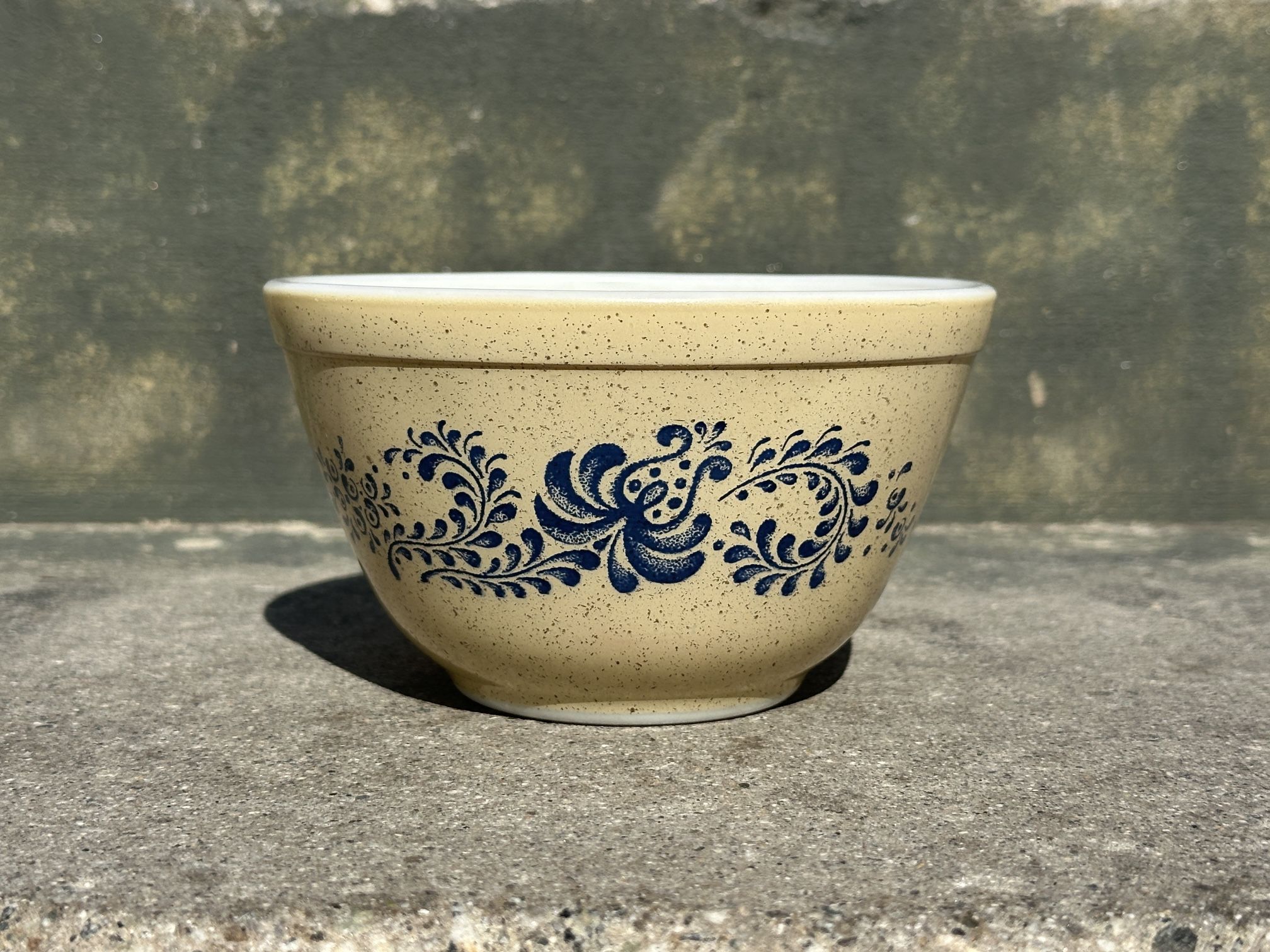 Vintage Pyrex Homestead 1 1/2 Pint Mixing Bowl