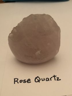 Rose quartz. Crystals and stones