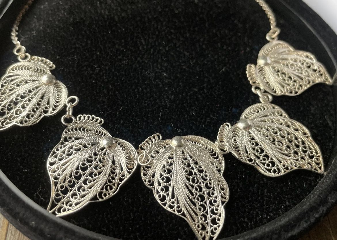 Necklace: Filigrenasia Sterling Silver Handcrafted Leaf Pendant Necklace