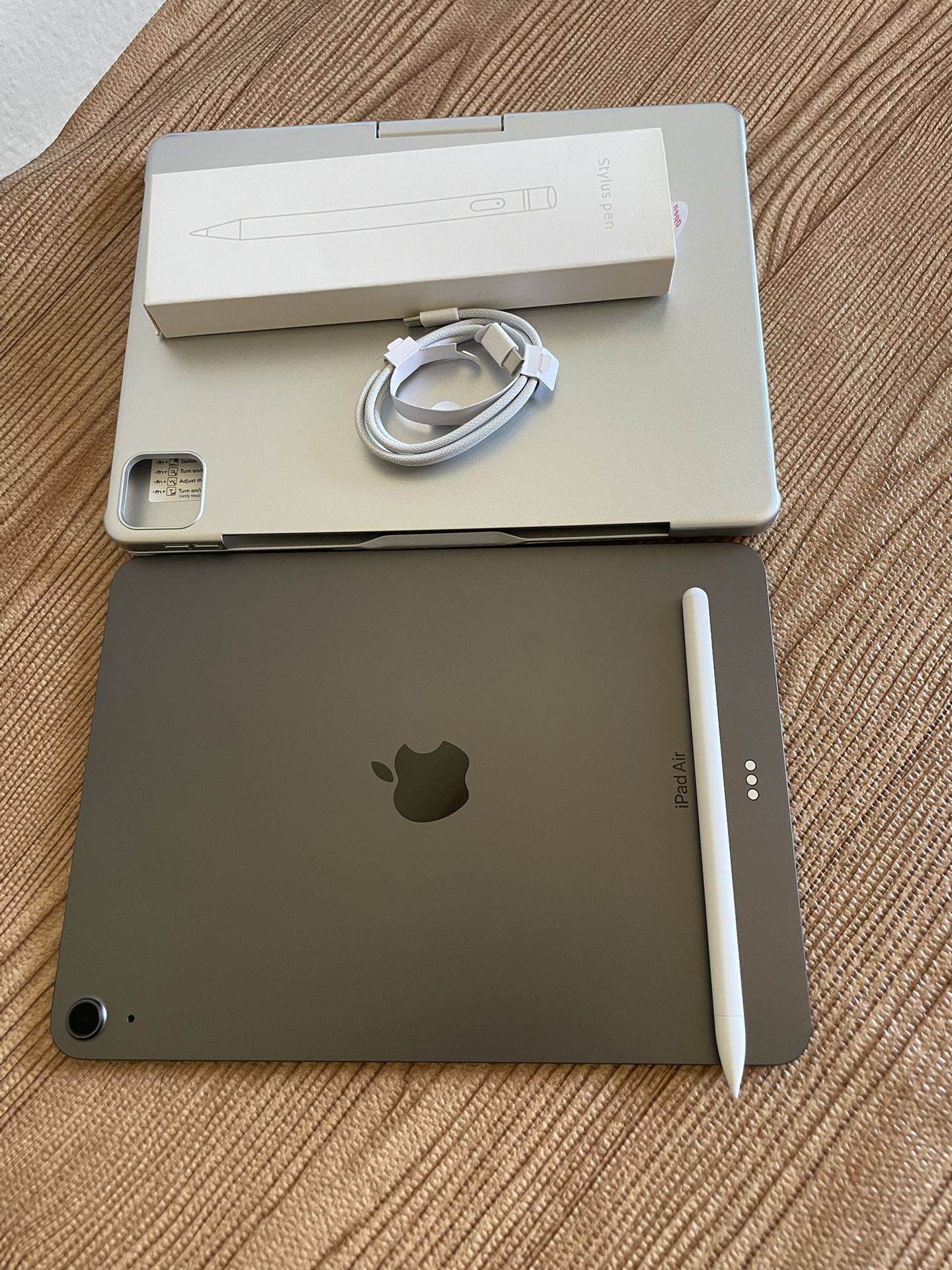 iPad Air 第5世代 M1チップ 64GB Keyboard タッチペン M1チップ搭載の 