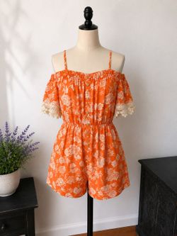 Size Small BCX Cute floral romper