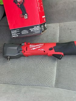 Milwaukee m12 fuel impact ratchet