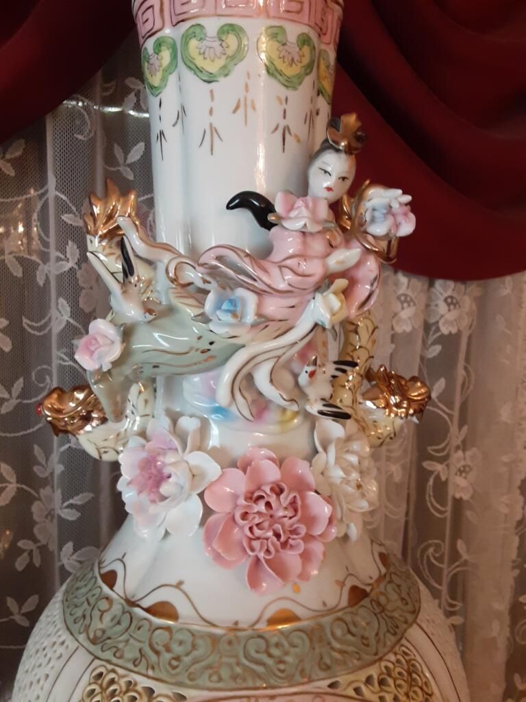 2 Elegant Chinese Porcelain Vase Set for Sale in Pembroke Pines, FL