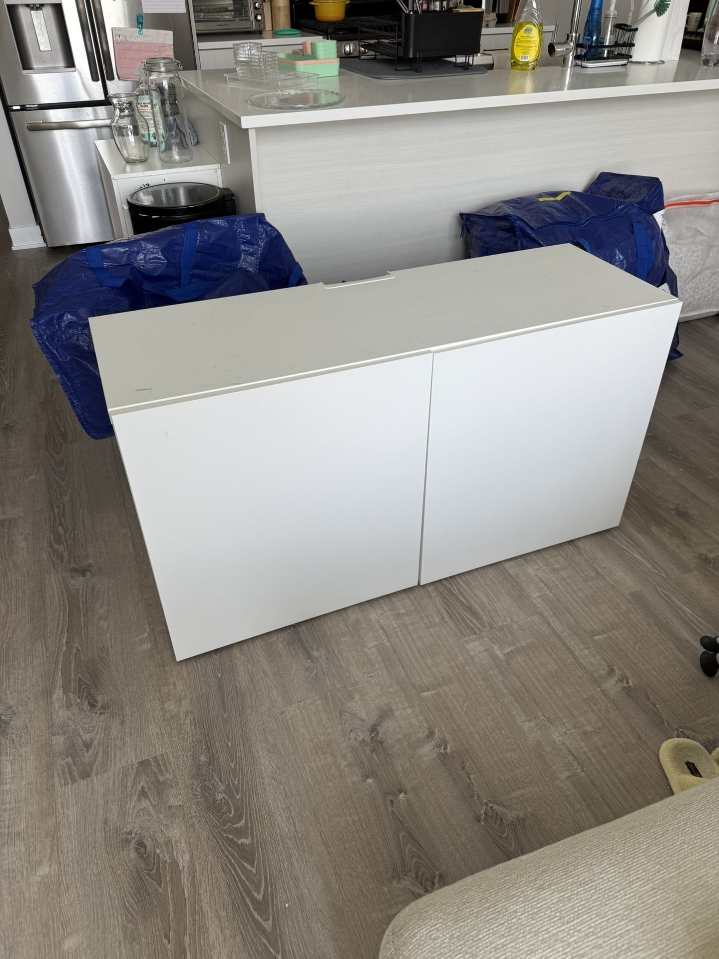 TV CONSOLE