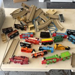 HUGE Thomas & Friends TrackMaster Motorized Train & Track Lot