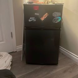 mini fridge / freezer 