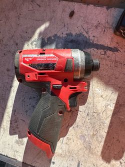 Milwaukee m12 impact driver