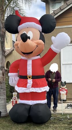 Christmas Inflatable Giant 9 Foot Mickey Mouse Santa Claus 11 Feet New 