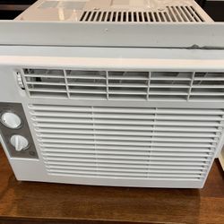 GE 5000 BTU Air Conditioner 