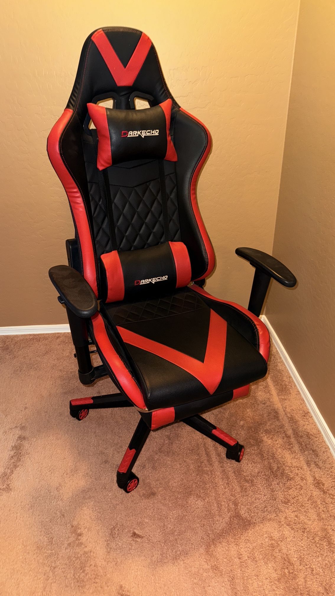 Gaming Office Chair w/ Footrest 