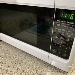 Microwave ( 1000 Watt ) Used White Unit 