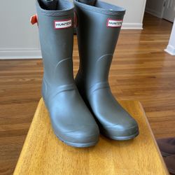 Almost NEW Condition HUNTER RAIN BOOTS size 11 Women 