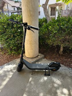 E-scooter (Including U-lock, Phone Mount, and Spare Tire!)