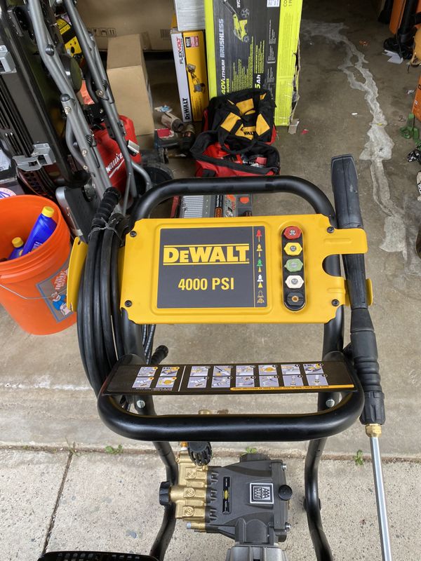 Dewalt DXPW4035 4000PSI Pressure Washer for Sale in Canyon Lake, CA