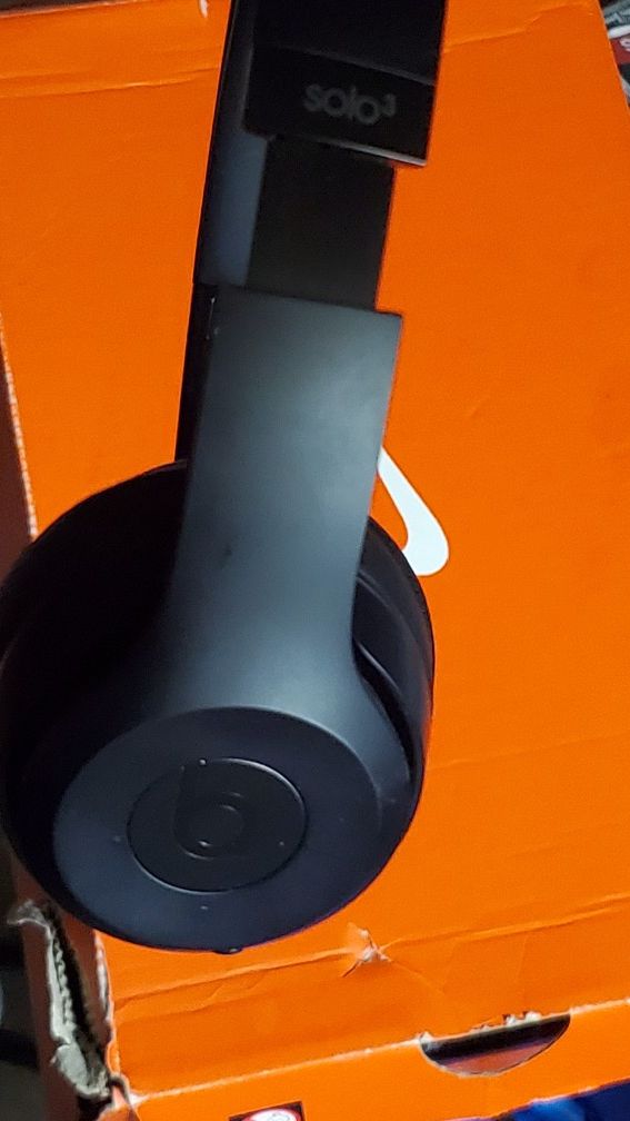 Beats Solo 3 model A1796