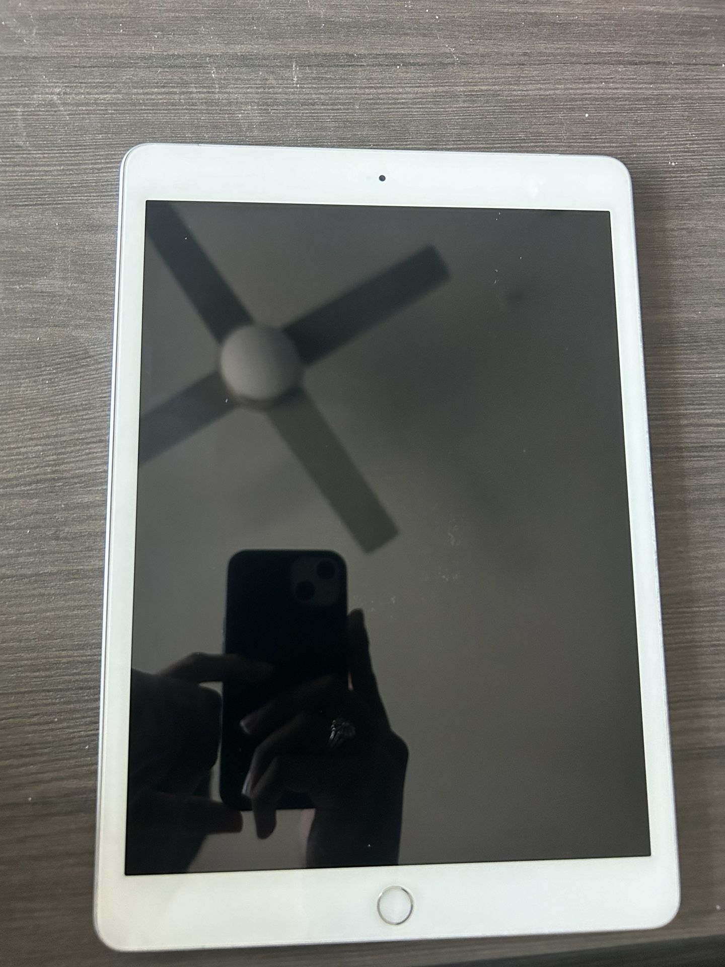 ipad 7th Gen Cellular + Wifi 32gb