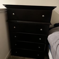 Dresser (5 drawers) $20