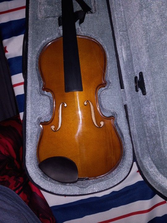 Cremona Violin With Bow And Rosin
