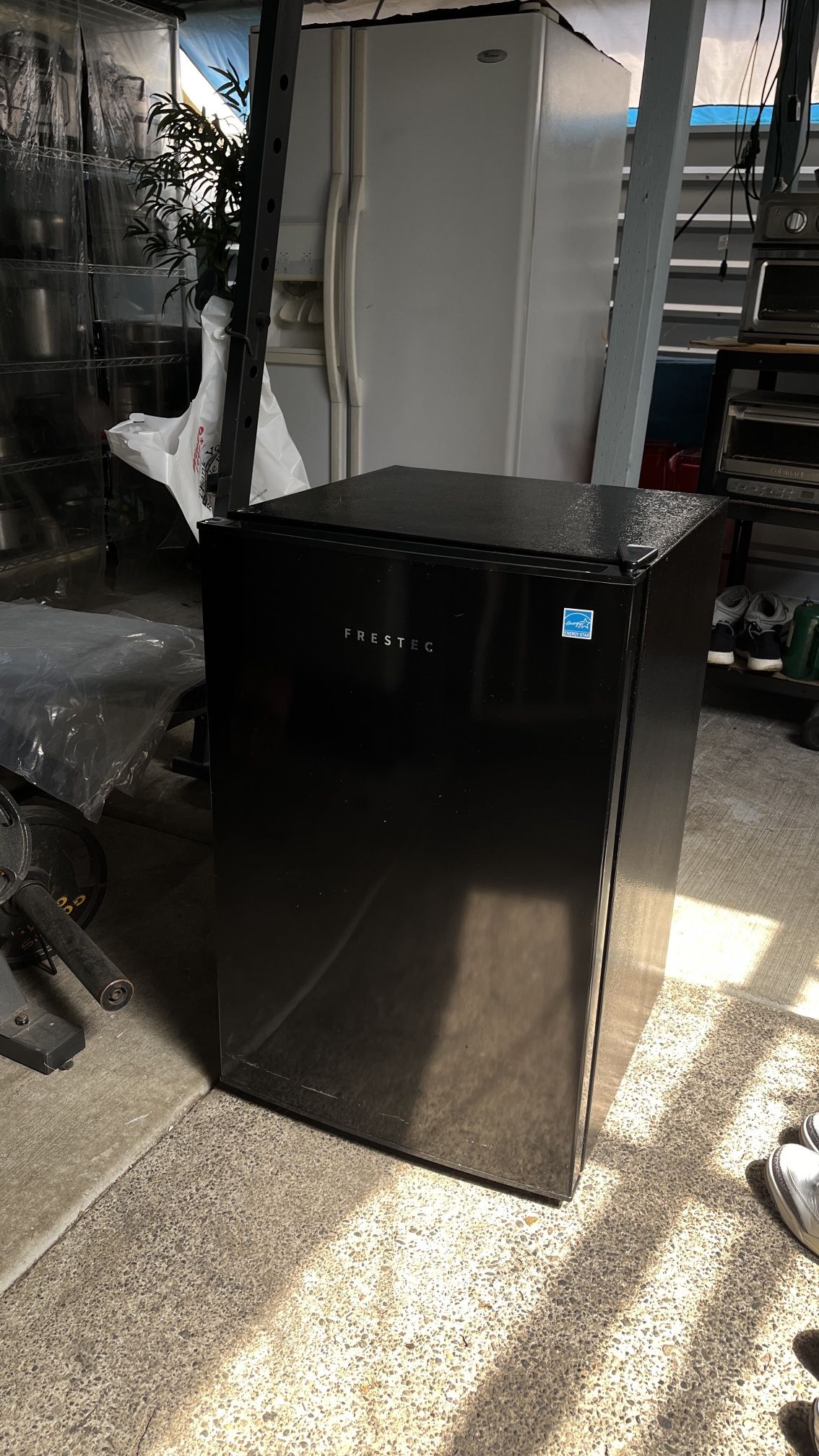 4.3 Cu Feet Excellent Condition Mini Fridge Frestec