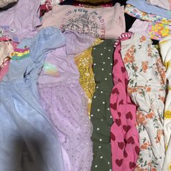5 T Clothes In great Condition 