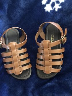 Girls sandals size 9 toddler