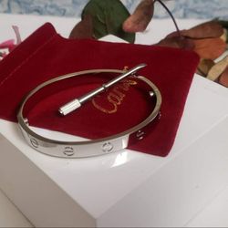 Classic Love Bangle 
