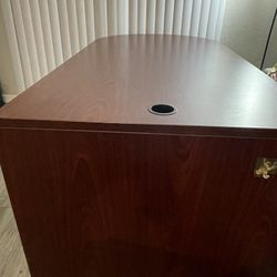Modern Executive Office Desk – Excellent Condition