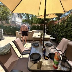 Outdoor Seating Set + Umbrella