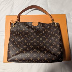 Louis Vuitton
Monogram Graceful PM Pivoine Handbag