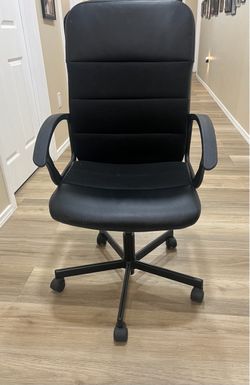 Black Office Chair with Armrests and Wheels
