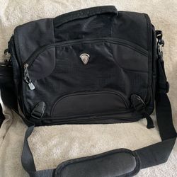 CALPAK RANSOM BLACK 18-INCH PREMIUM EXPANDABLE LAPTOP MESSENGER BAG