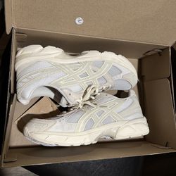 Cream Asics (Women Size) 9 1/2 