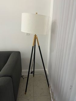 Tripod lamp