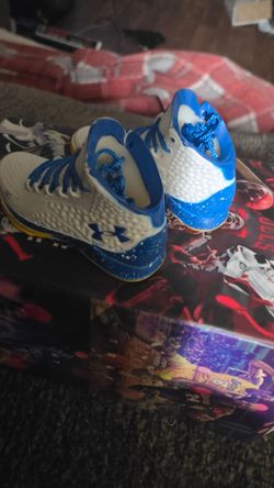 Mini collectible sneaker keychains