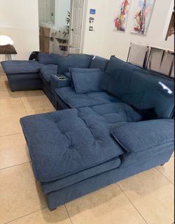 Sectional Couch BRAND NEW